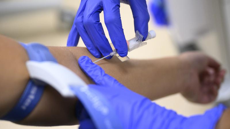 Provtagning med vårdpersonal från Neurologi och strokeenheten Östersunds sjukhus.