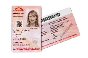 Framsida och baksida av legitimationen "ansökningskort" med individnummer, personfoto, personuppgifter, QR-kod och streckkod.