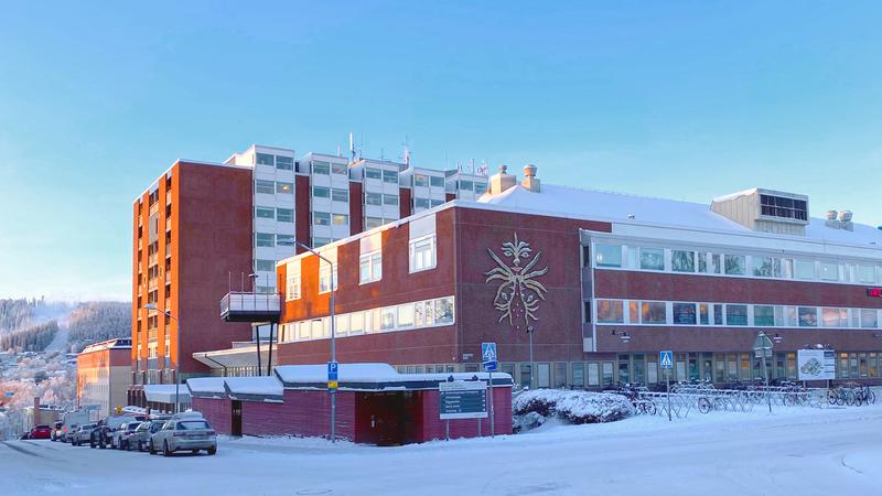 Bild på Östersunds sjukhus i vinterlandskap